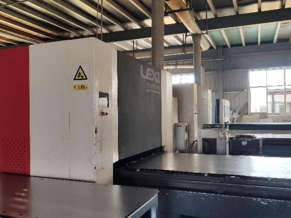 Laser cutting machine