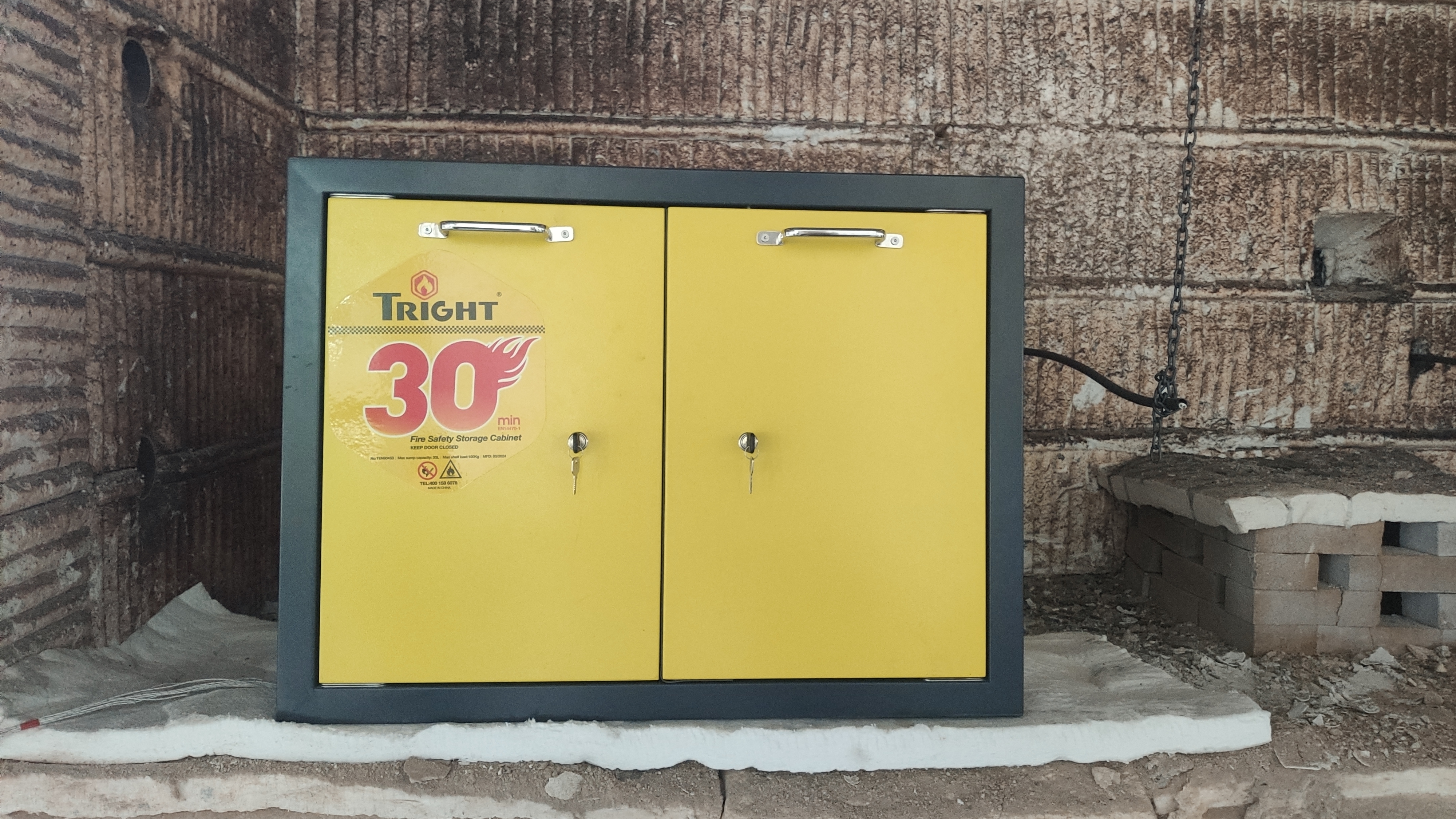 Tright / 30 Minute 18 Gallon EN Flammable Undercounter Safety Cabinet / TUV Approved