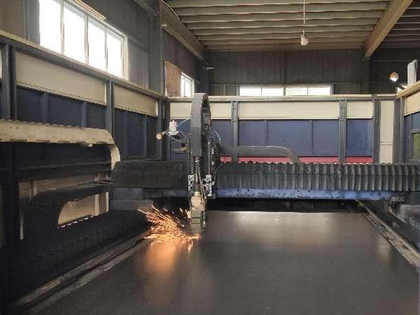 Laser cutting machine