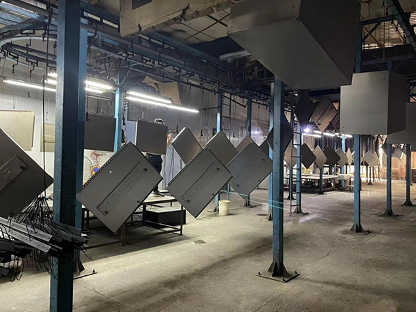 Automatic spraying production line