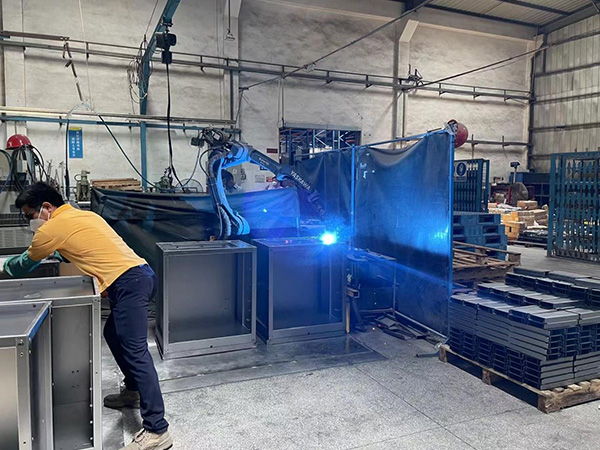 Automatic welding arm